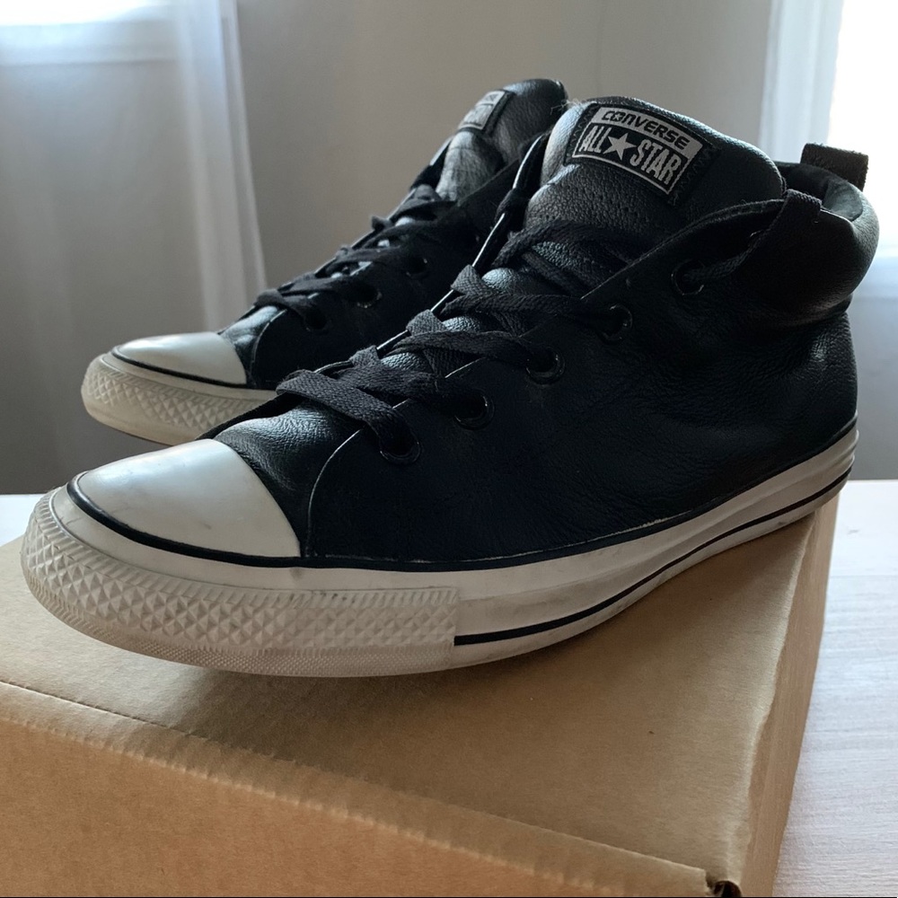 BLACK LEATHER CONVERSE CHUCK TAYLOR
